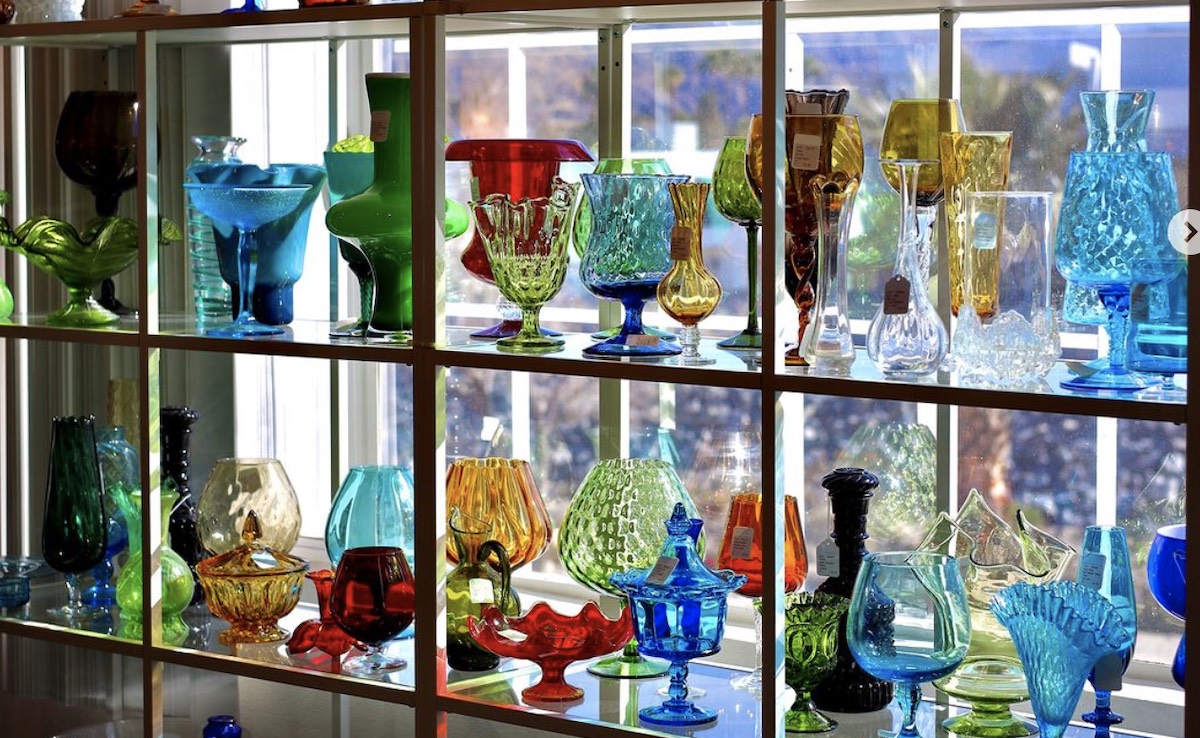 Here’s Where Design Experts Actually Shop For Vintage Decor In Palm